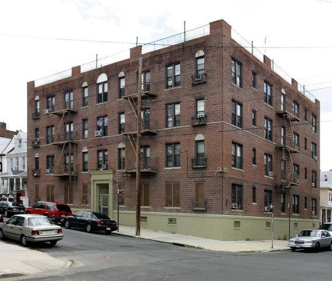 17 Van Siclen Ave in Brooklyn, NY - Foto de edificio - Building Photo