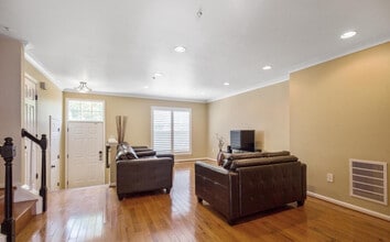 2333 Massanutten Dr in Silver Spring, MD - Building Photo - Building Photo