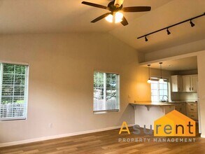 132 SW Verstappen Ln in Grants Pass, OR - Building Photo - Building Photo