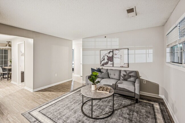 property at 3135 Kenridge Pkwy