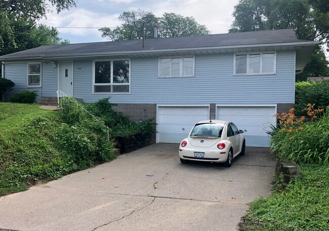 701 31st St, Unit A in Rock Island, IL - Building Photo - Building Photo