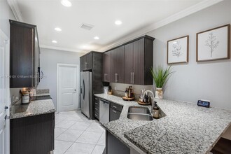 3944 Poinciana Ln in Hollywood, FL - Foto de edificio - Building Photo