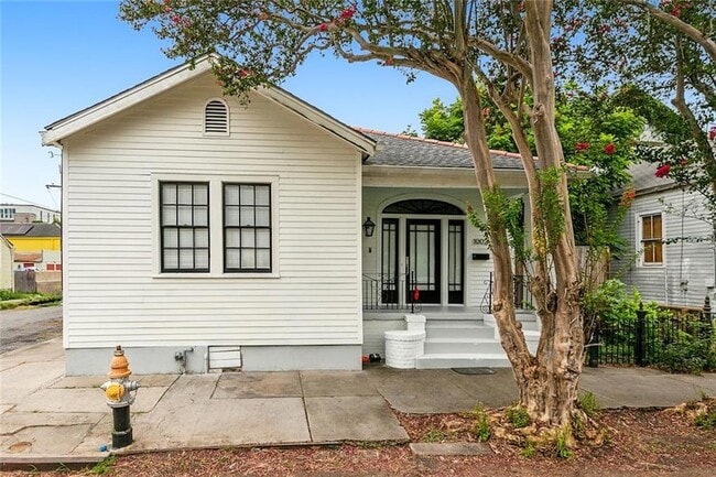 property at 1002 Mazant St