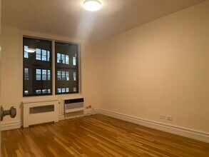 319 W 13th St, Unit 2B in New York, NY - Foto de edificio - Building Photo