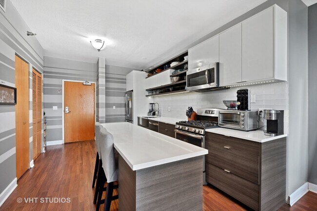 5 E 14th Pl-Unit -1202 in Chicago, IL - Building Photo - Building Photo