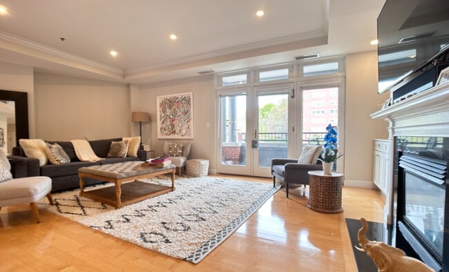 1601 Beacon St, Unit 433 in Brookline, MA - Foto de edificio - Building Photo