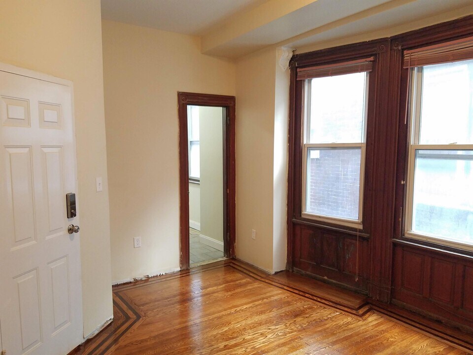 1227 W Allegheny Ave-Unit -#2nd Floor in Philadelphia, PA - Building Photo
