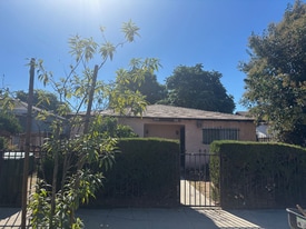 632 E 107th St in Los Angeles, CA - Building Photo
