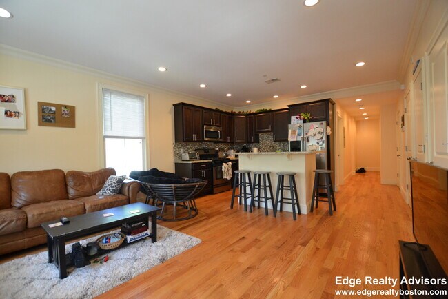 21 Sparhawk St, Unit 2 in Boston, MA - Building Photo - Building Photo