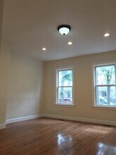 6 Bispham St, Unit 1 in Boston, MA - Foto de edificio - Building Photo