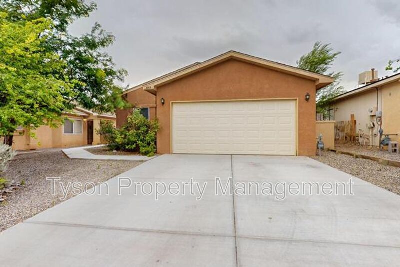3013 Taos Meadows Dr NE in Rio Rancho, NM - Building Photo