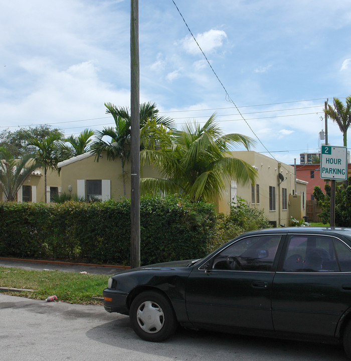 1728 Pierce St in Hollywood, FL - Building Photo