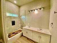 4918 Noble St photo'