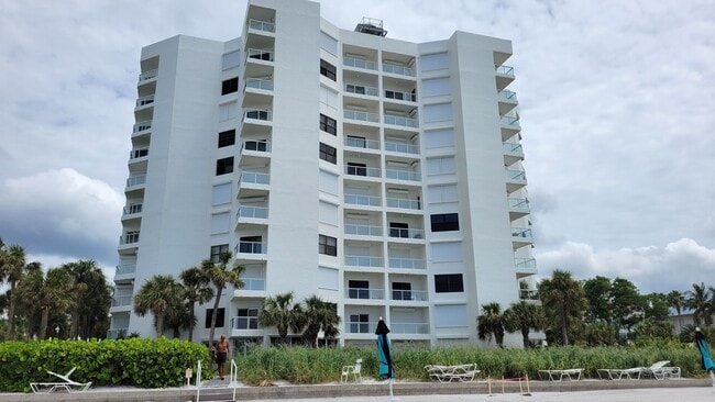 property at 1000 Longboat Club Rd