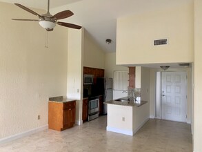 2841 N Oakland Forest Dr in Oakland Park, FL - Building Photo - Building Photo