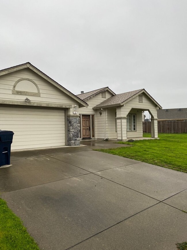 property at 6 Hallwood Ct