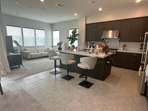 139 Glance in Irvine, CA - Foto de edificio - Building Photo