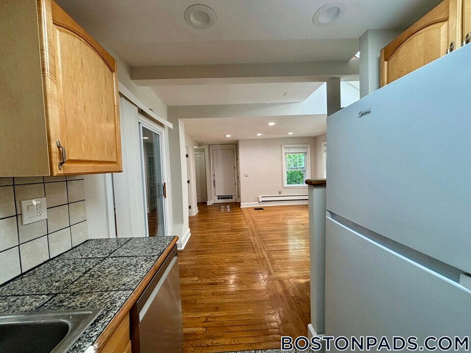 12 Cutter St in Somerville, MA - Building Photo