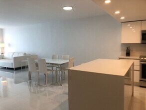 19390 Collins Ave, Unit 911 in Sunny Isles Beach, FL - Building Photo - Building Photo