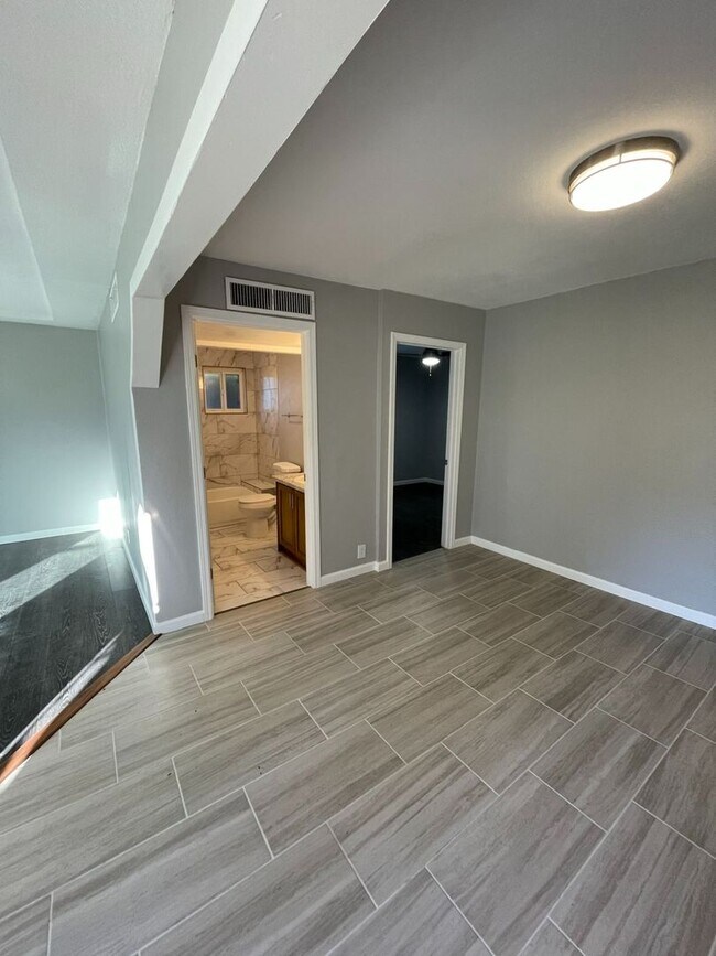 69 W Beverly Ave in Clovis, CA - Building Photo - Building Photo