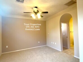1932 Lone Tree Ln in Las Cruces, NM - Building Photo - Building Photo
