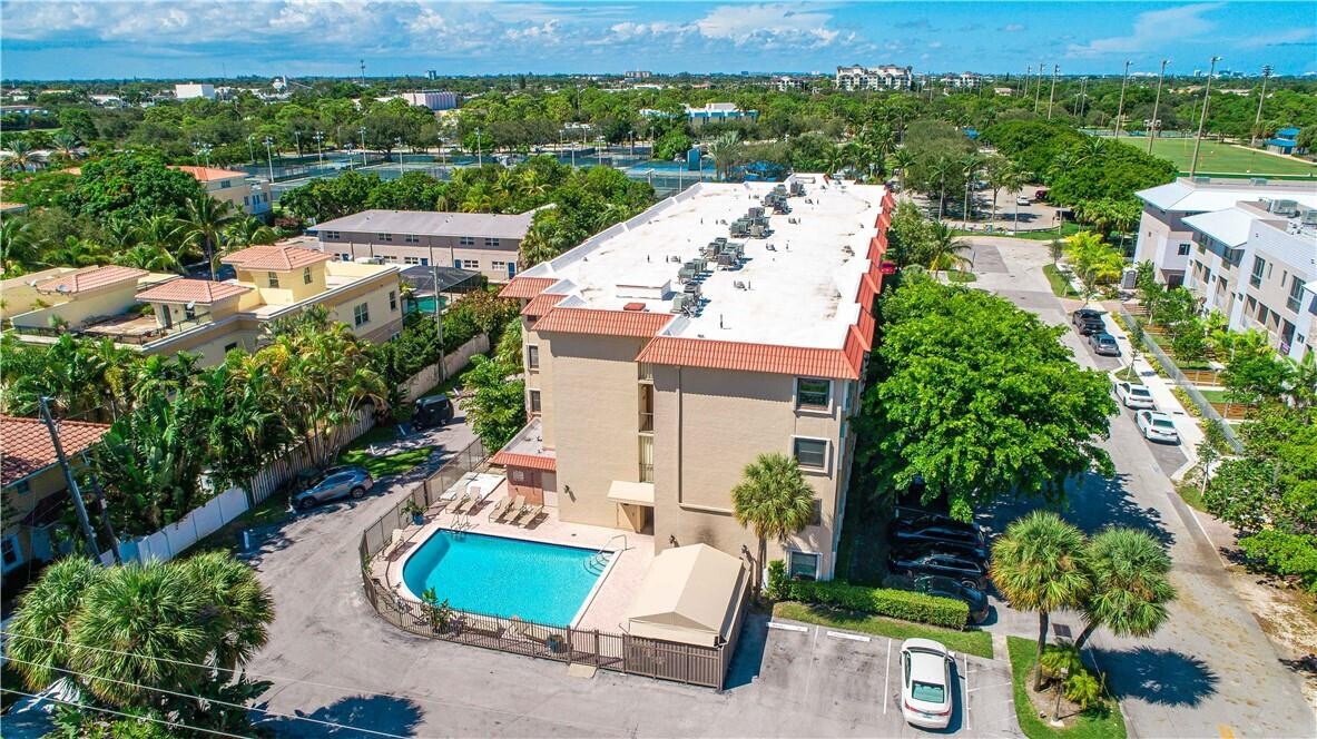 615 NE 12th Ave in Fort Lauderdale, FL - Building Photo