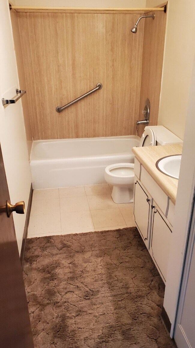 639 E 10th St-Unit -VMA205 in York, NE - Building Photo - Building Photo