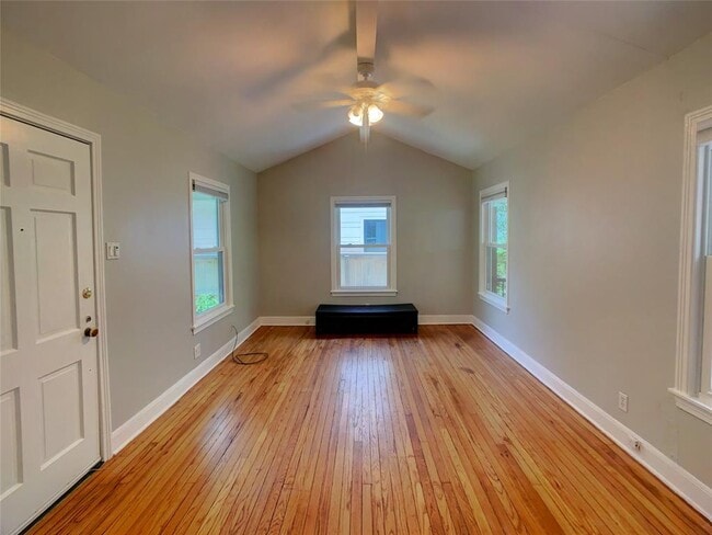 5010 Shoalwood Ave in Austin, TX - Building Photo - Building Photo