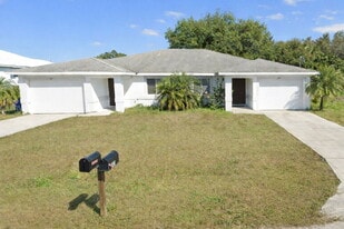 343 Harold Ave S in Lehigh Acres, FL - Building Photo