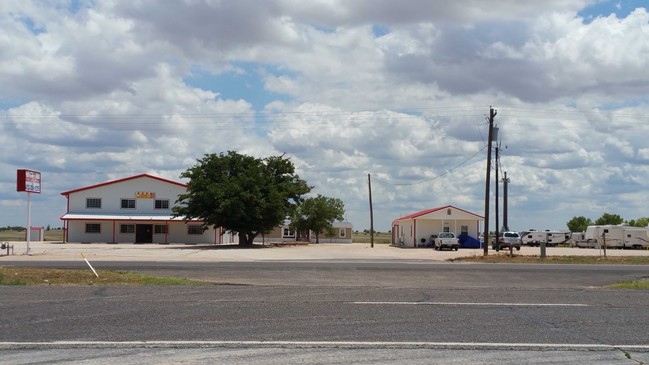 RV Park & Convenience Store - Restaurant in Seminole, TX - Building Photo - Building Photo