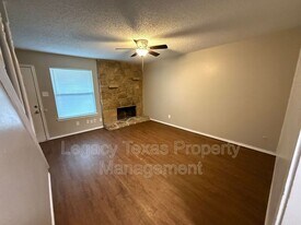 1607 Sun Valley Dr in Cleburne, TX - Building Photo