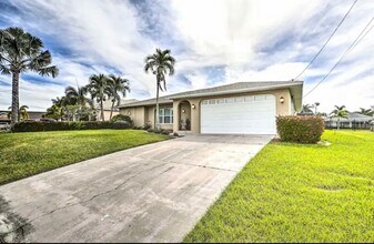 2806 SW 38th Terrace in Cape Coral, FL - Building Photo - Building Photo