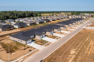 The Lodges at Logan Estates in Rogersville, MO - Building Photo - Building Photo