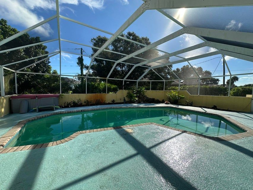 2085 SE Hanford Rd in Port St. Lucie, FL - Building Photo