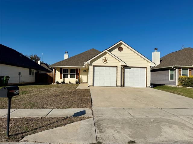 225 Lovers Path Dr in Springtown, TX - Building Photo - Building Photo