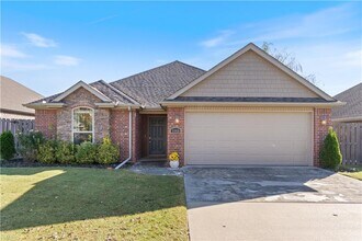 3046 N Raven Ln in Fayetteville, AR - Building Photo - Building Photo