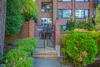 Landmark Grand in Vancouver, BC - Building Photo - Building Photo