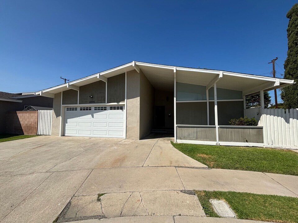 8295 E Ellerford St in Long Beach, CA - Building Photo