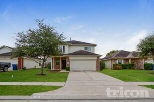 410 Crosby Village Dr in Crosby, TX - Building Photo