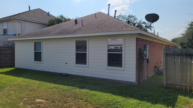 property at 7211 Foxwalk Ln