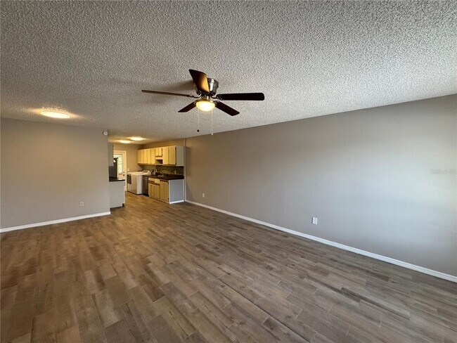 836 W Rosewood Ln in Tavares, FL - Building Photo - Building Photo