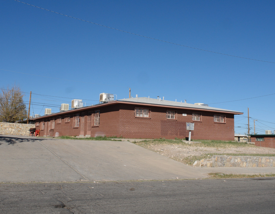 3933 Harrison Ave in El Paso, TX - Building Photo