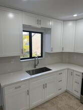 3257 SW 26th St in Miami, FL - Building Photo - Building Photo