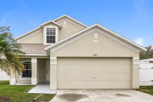 2207 Santa Lucia St in Kissimmee, FL - Building Photo