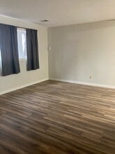 323 Allan Ave, Unit 2 in Owatonna, MN - Building Photo - Building Photo