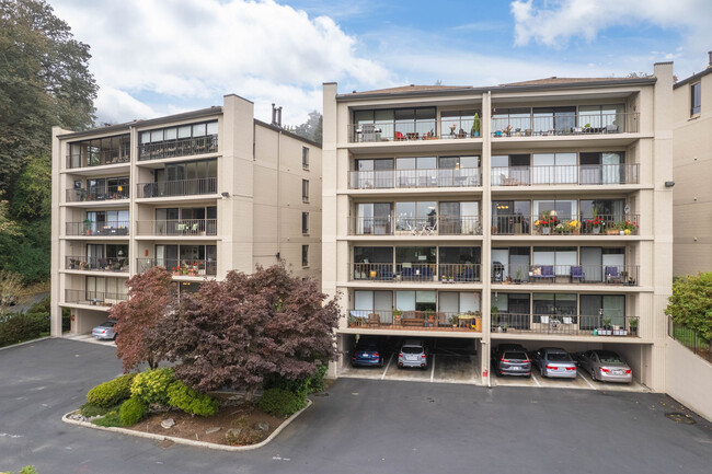 8001 Sand Point Way NE in Seattle, WA - Building Photo - Building Photo