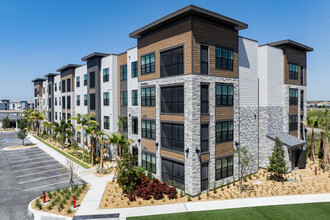 The Concord Luxury Apartments in Sarasota, FL - Building Photo - Building Photo