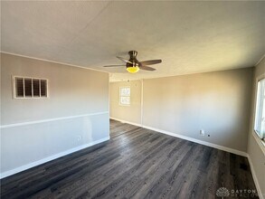 612 Kirkwood Dr in Fairborn, OH - Building Photo - Building Photo