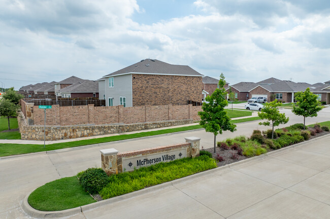 McPherson Village in Crowley, TX - Foto de edificio - Building Photo