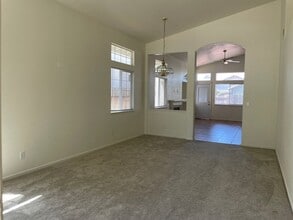 7915 Jacinto Rd in Elk Grove, CA - Building Photo - Building Photo